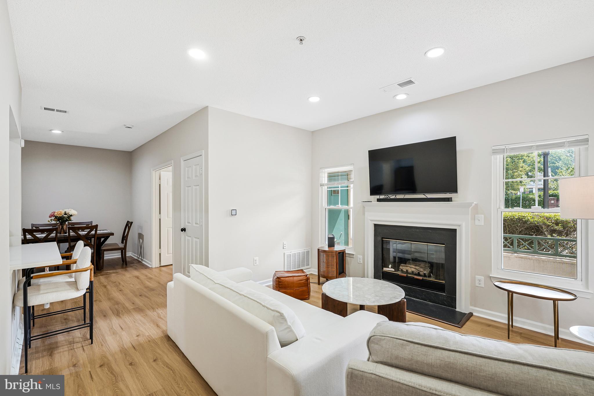 OAK PARK CONDO - Residential