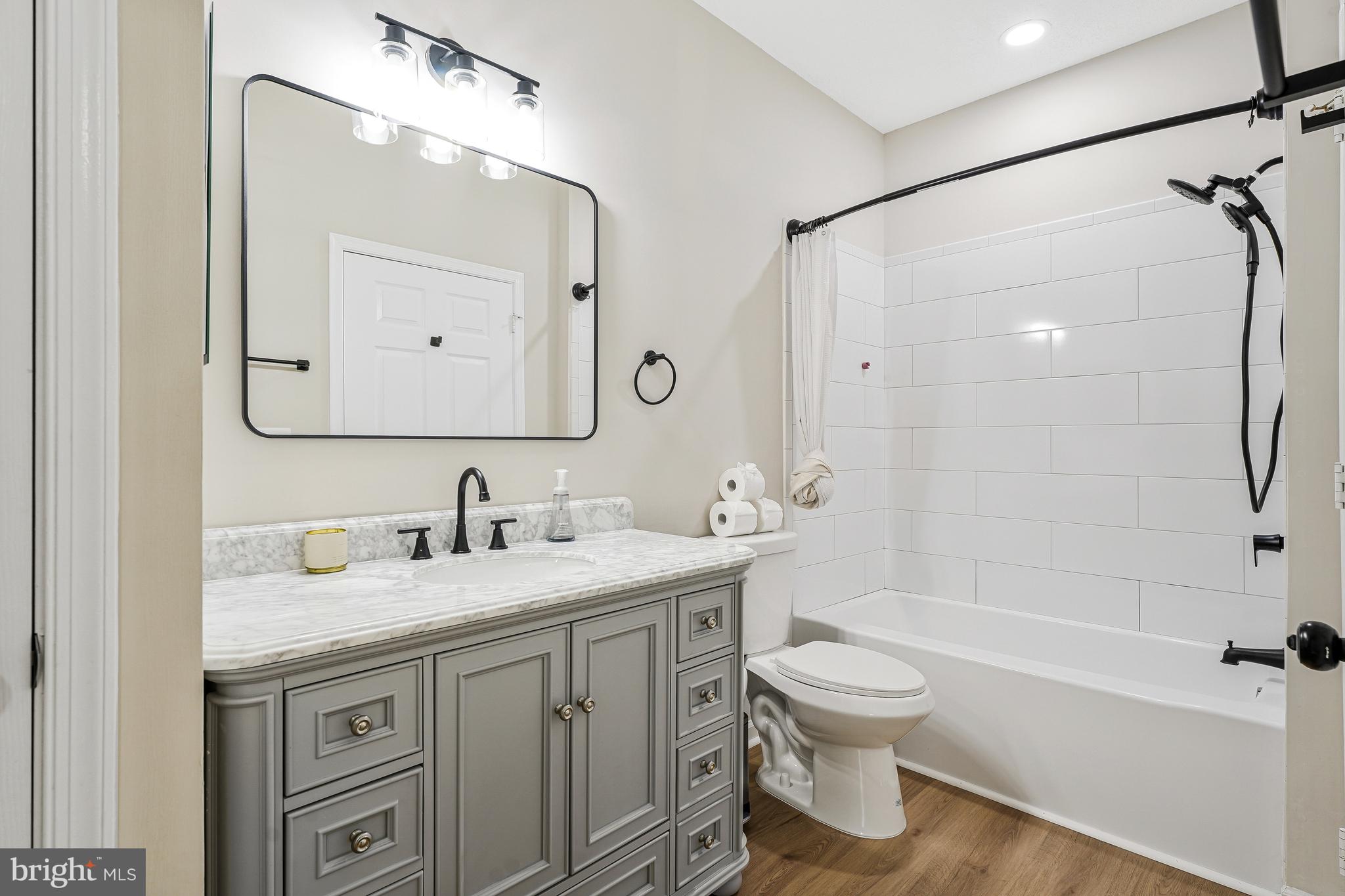 OAK PARK CONDO - Residential