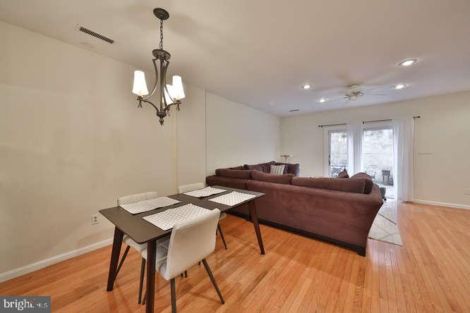 QUEEN VILLAGE - Residential