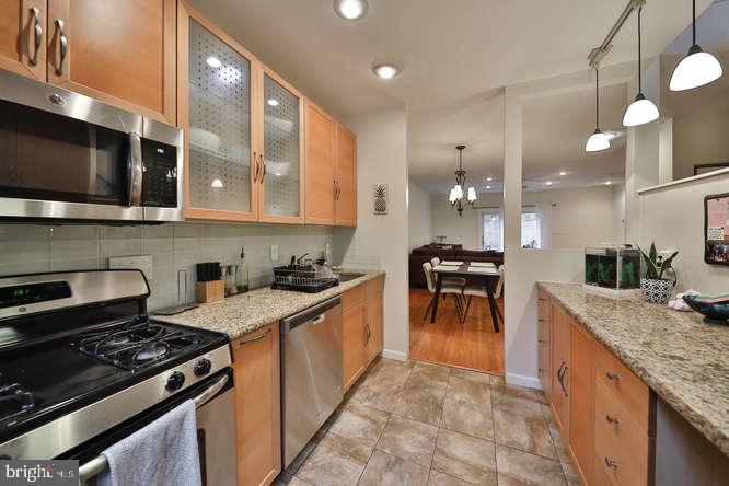 QUEEN VILLAGE - Residential