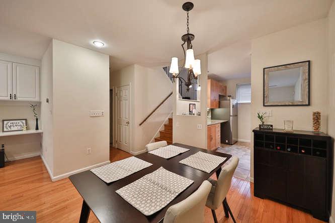 QUEEN VILLAGE - Residential