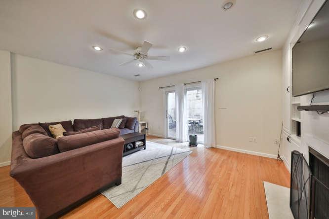 QUEEN VILLAGE - Residential