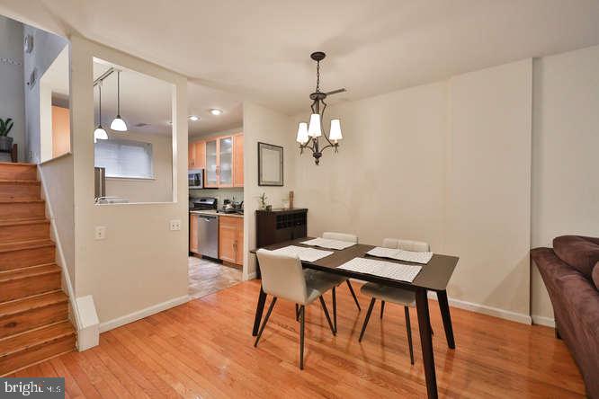 QUEEN VILLAGE - Residential