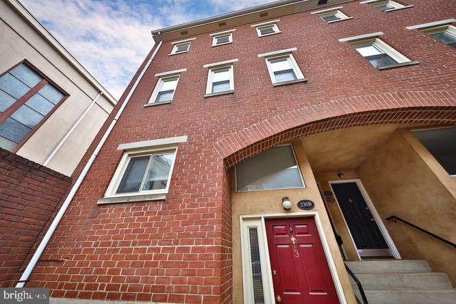 QUEEN VILLAGE - Residential