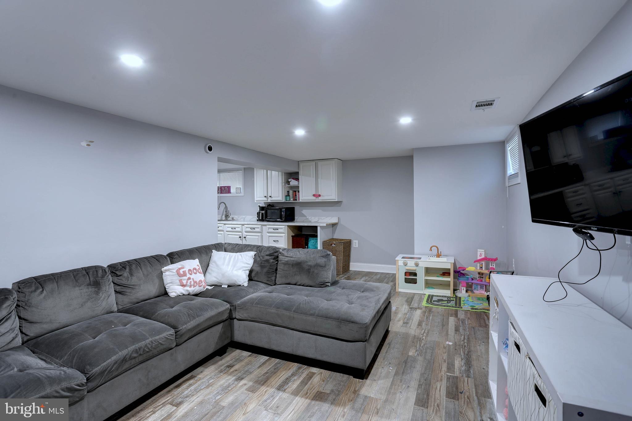 GERARD PLAZA - Residential