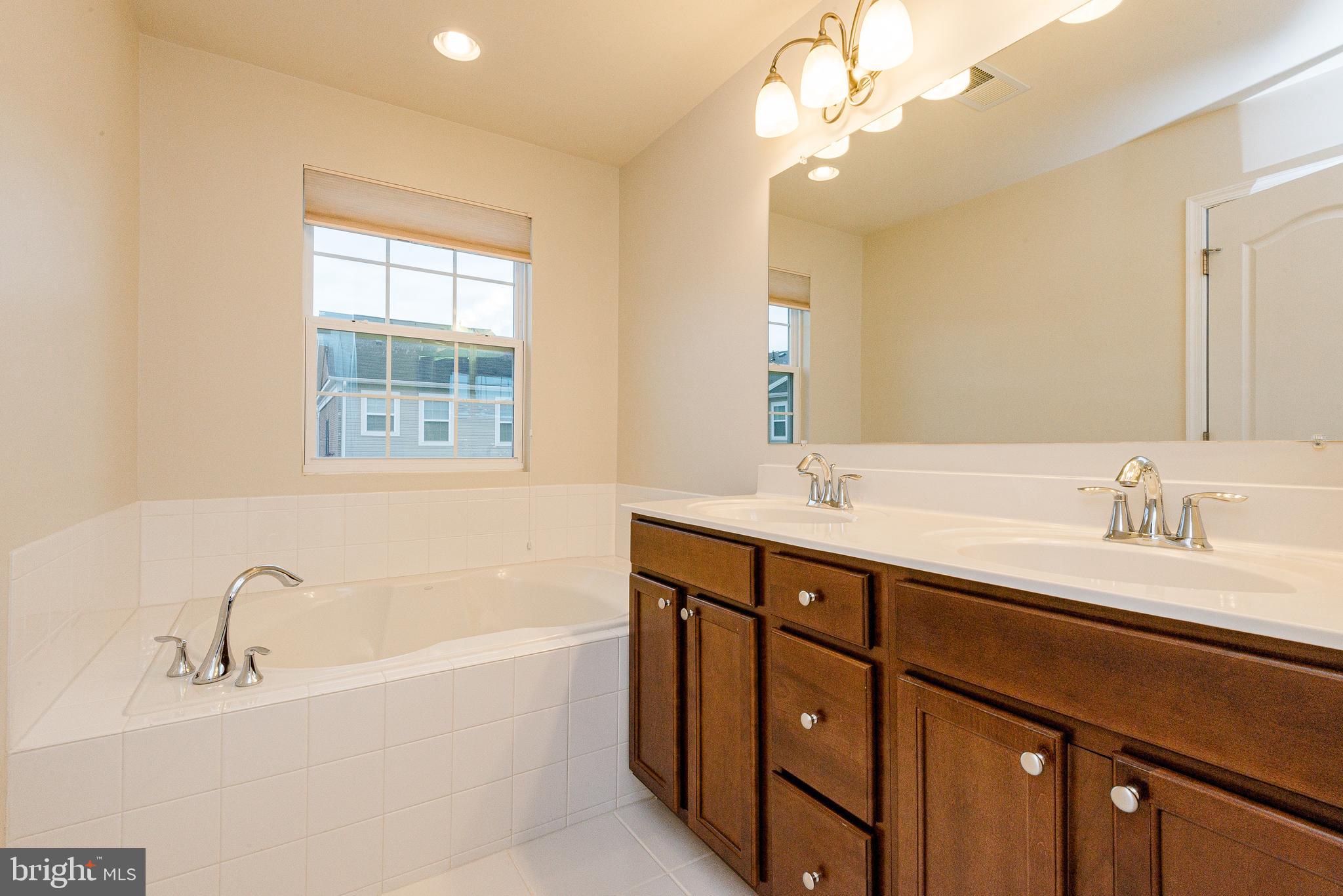 BLUE STREAM - Residential Lease