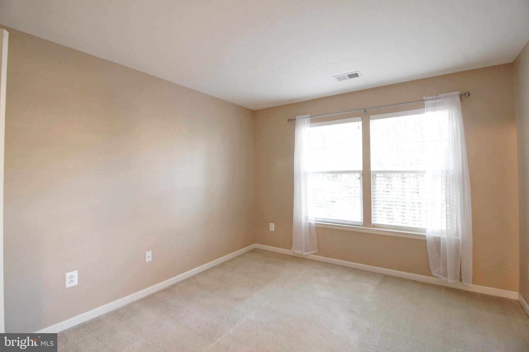 URBANA HIGHLANDS - Residential Lease