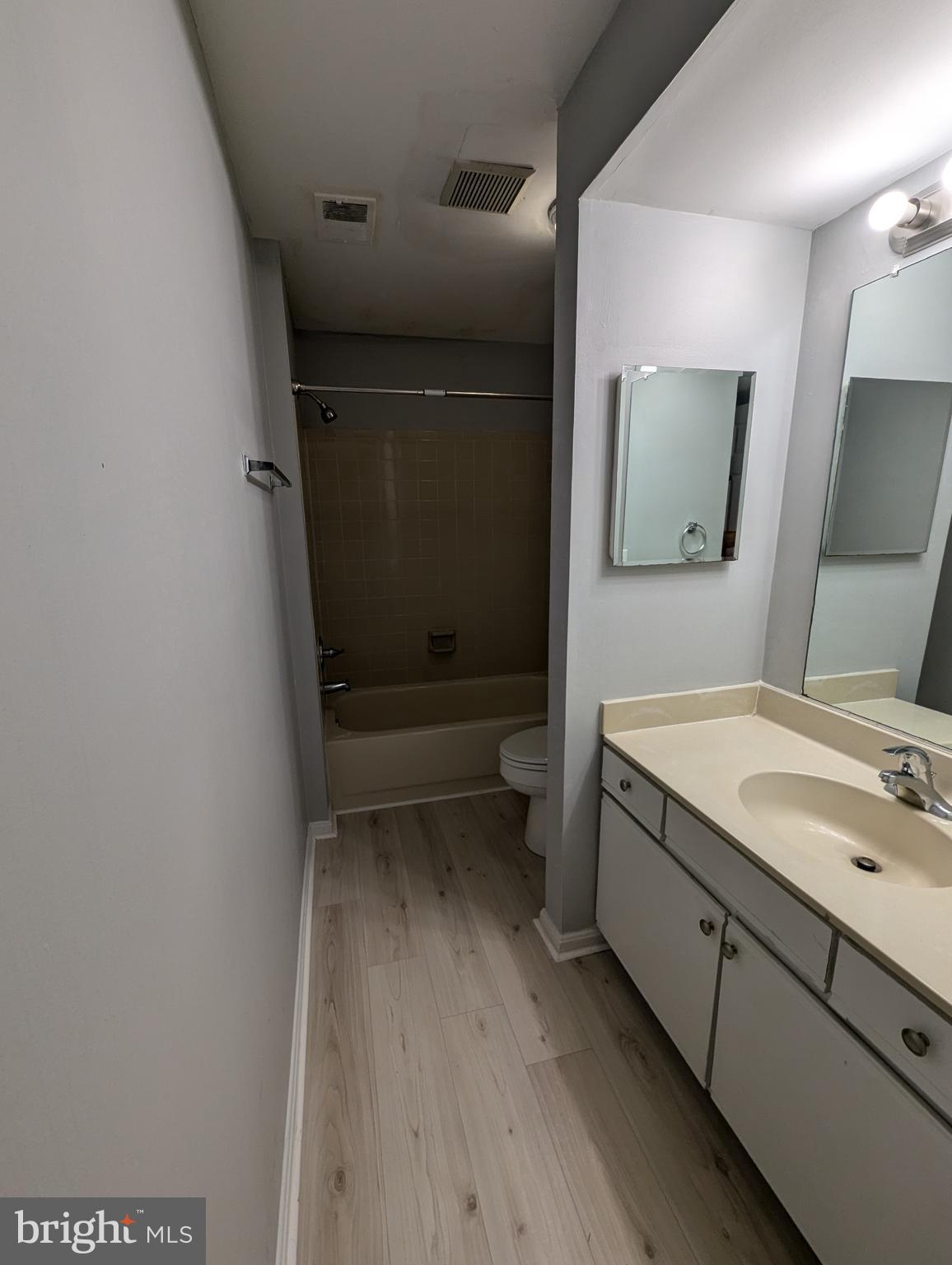 WOODGATE VILLAGE - Residential Lease