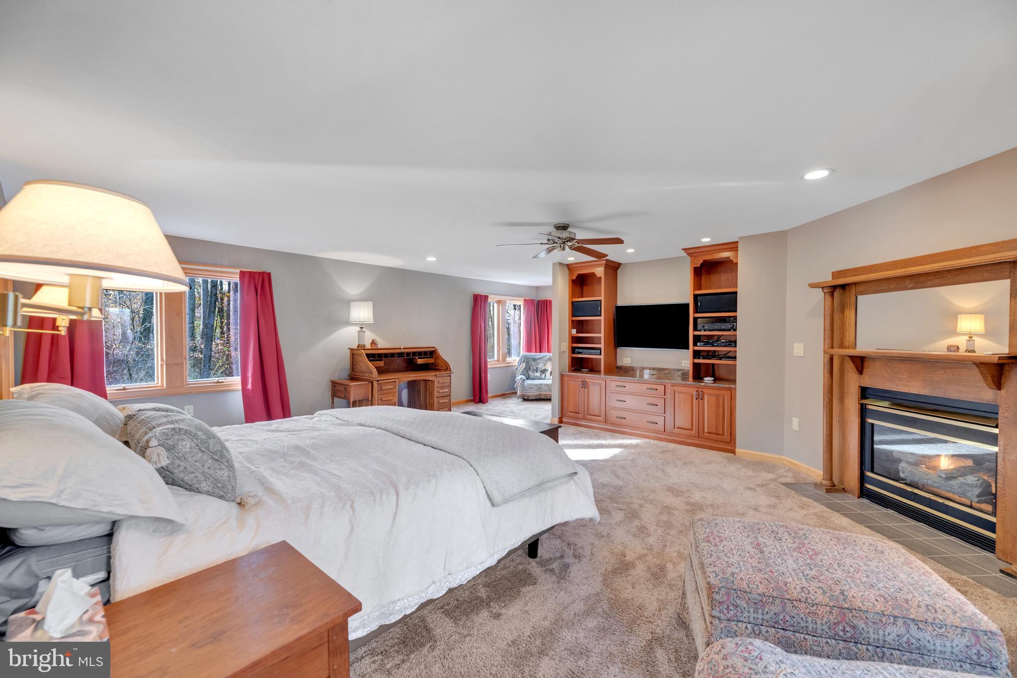 TRIADELPHIA WOODS - Residential