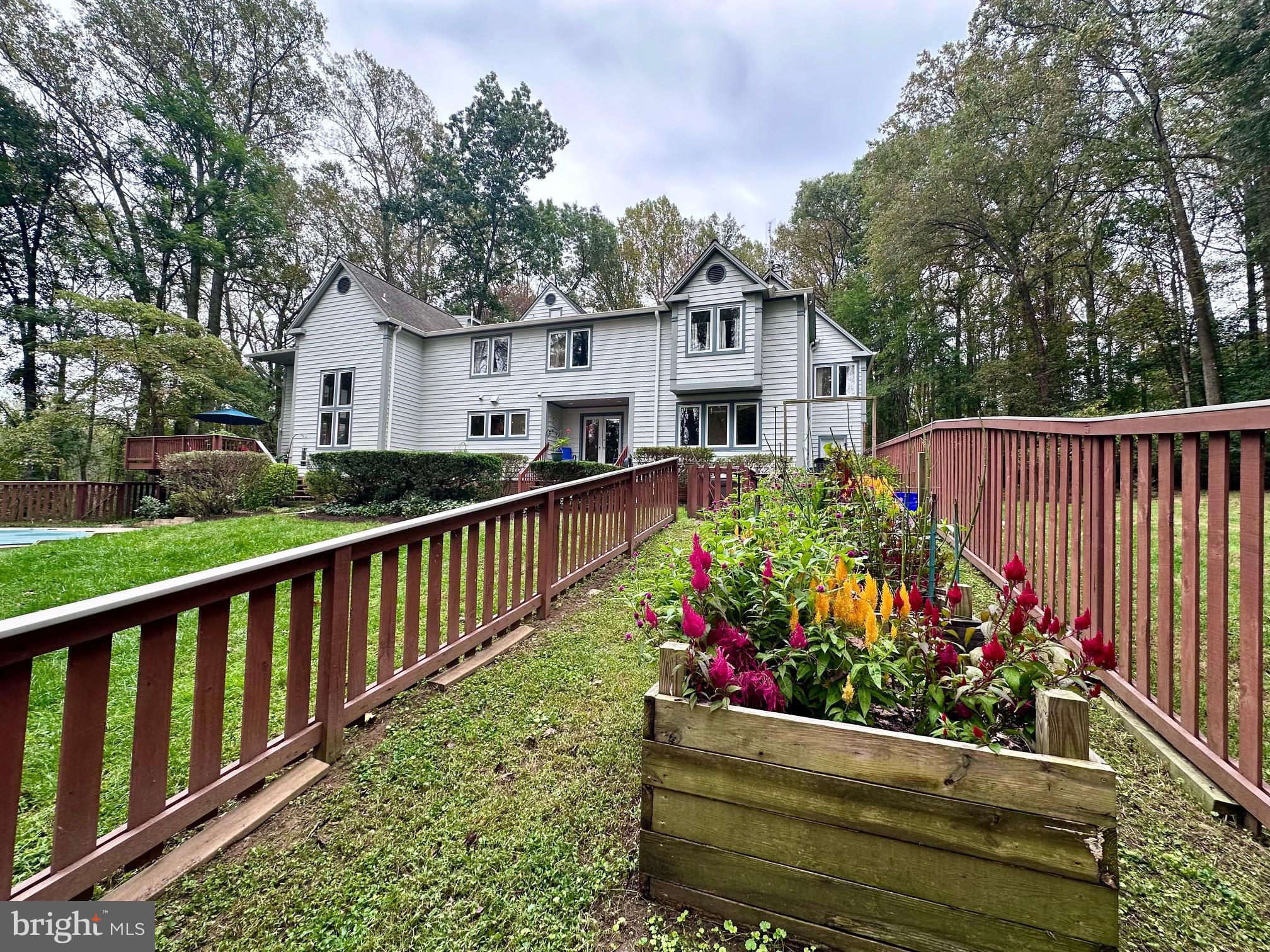 TRIADELPHIA WOODS - Residential