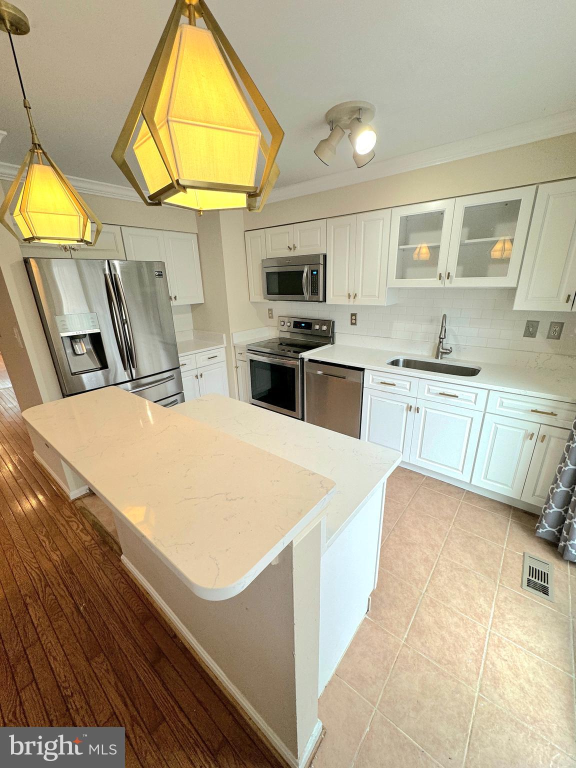 CALVERTON - Residential Lease