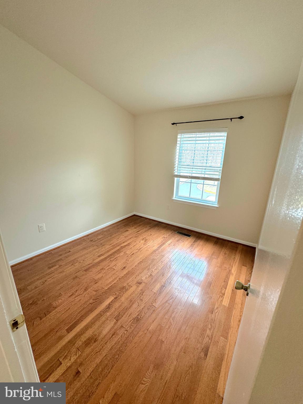 CALVERTON - Residential Lease