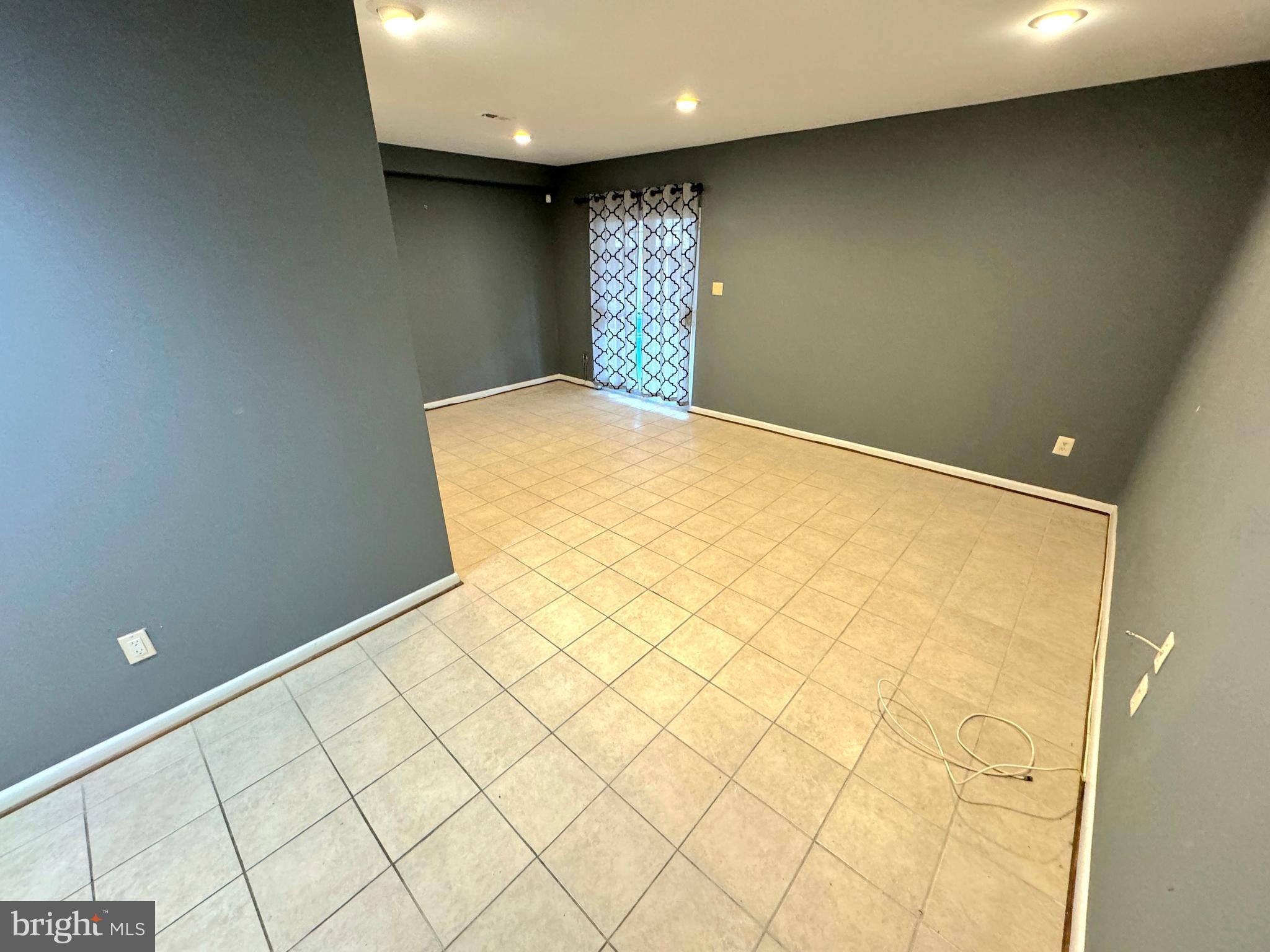 CALVERTON - Residential Lease