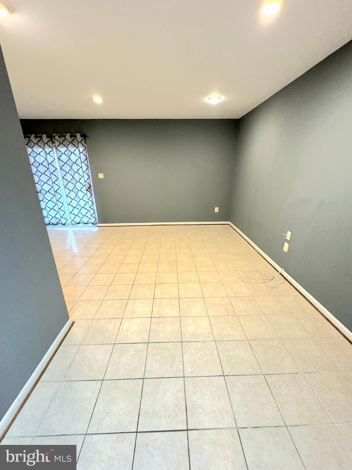 CALVERTON - Residential Lease