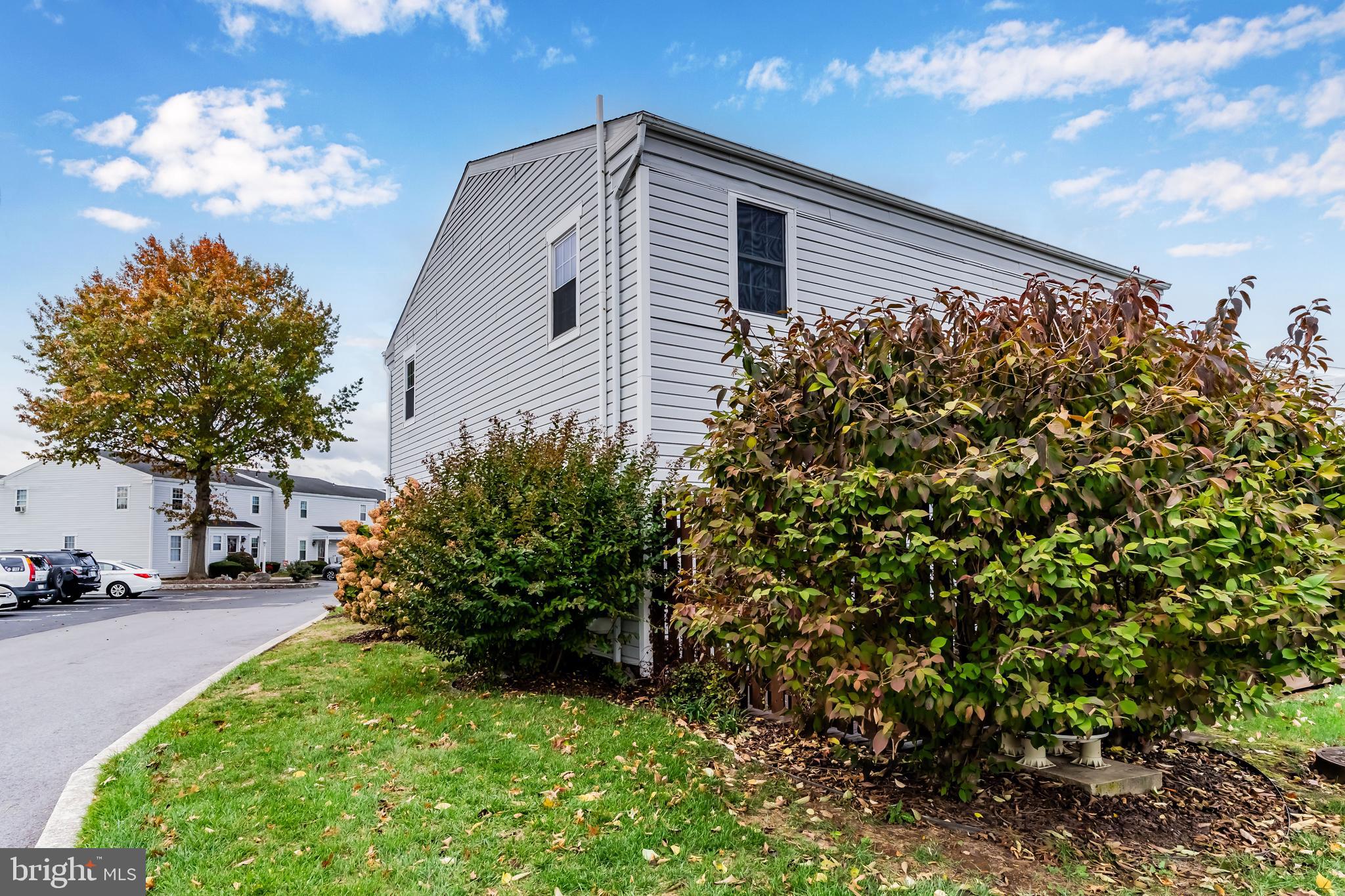 WALNUT VILLAS - Residential