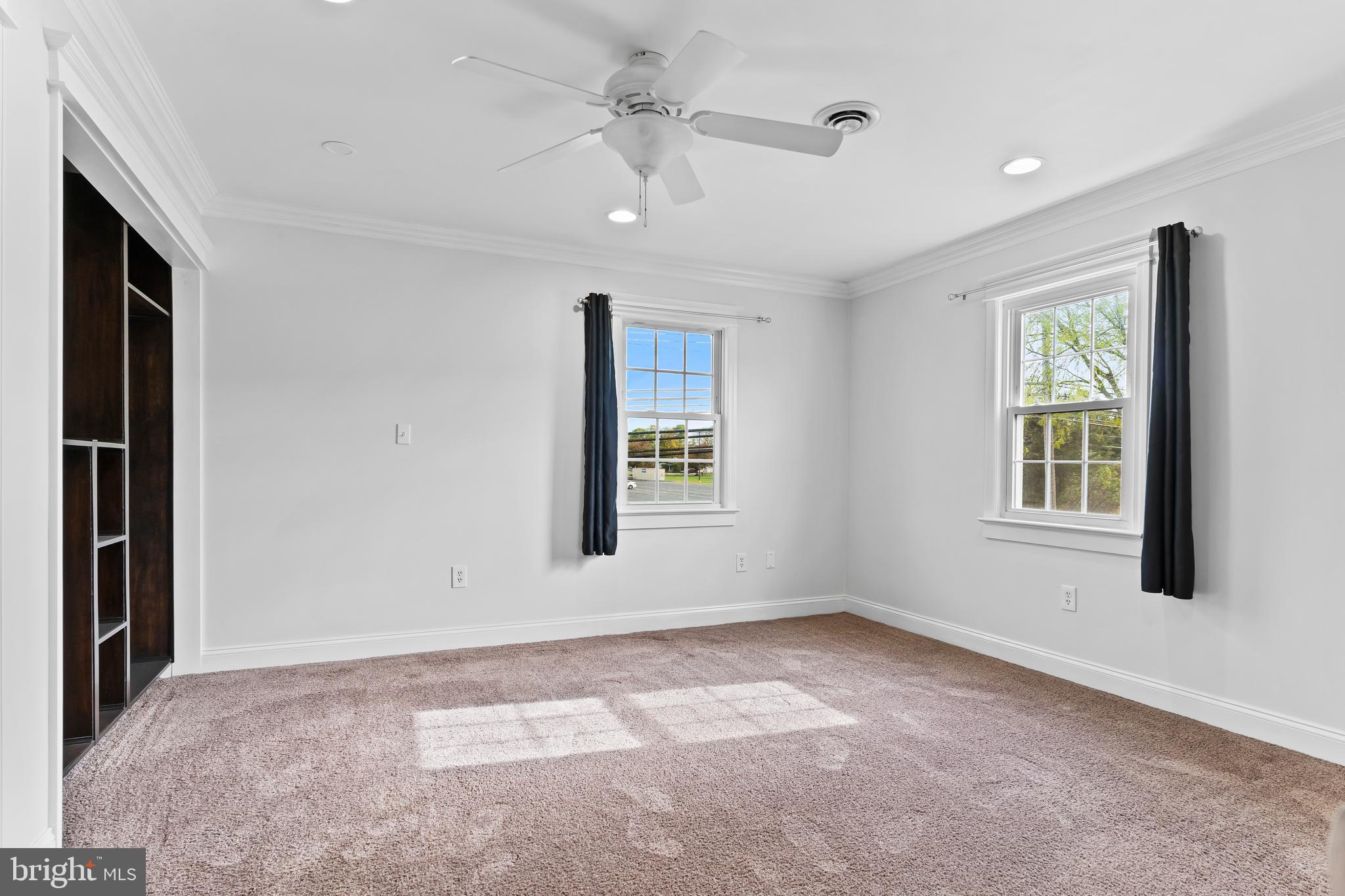 WALNUT VILLAS - Residential