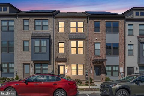 3538 STELLA BLUE DRIVE HYATTSVILLE MD 20782