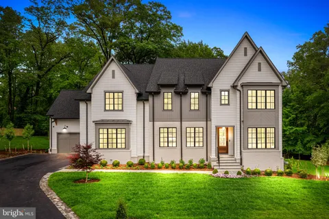 2107 Elliott Avenue, McLean, VA MLS: VAFX2240682