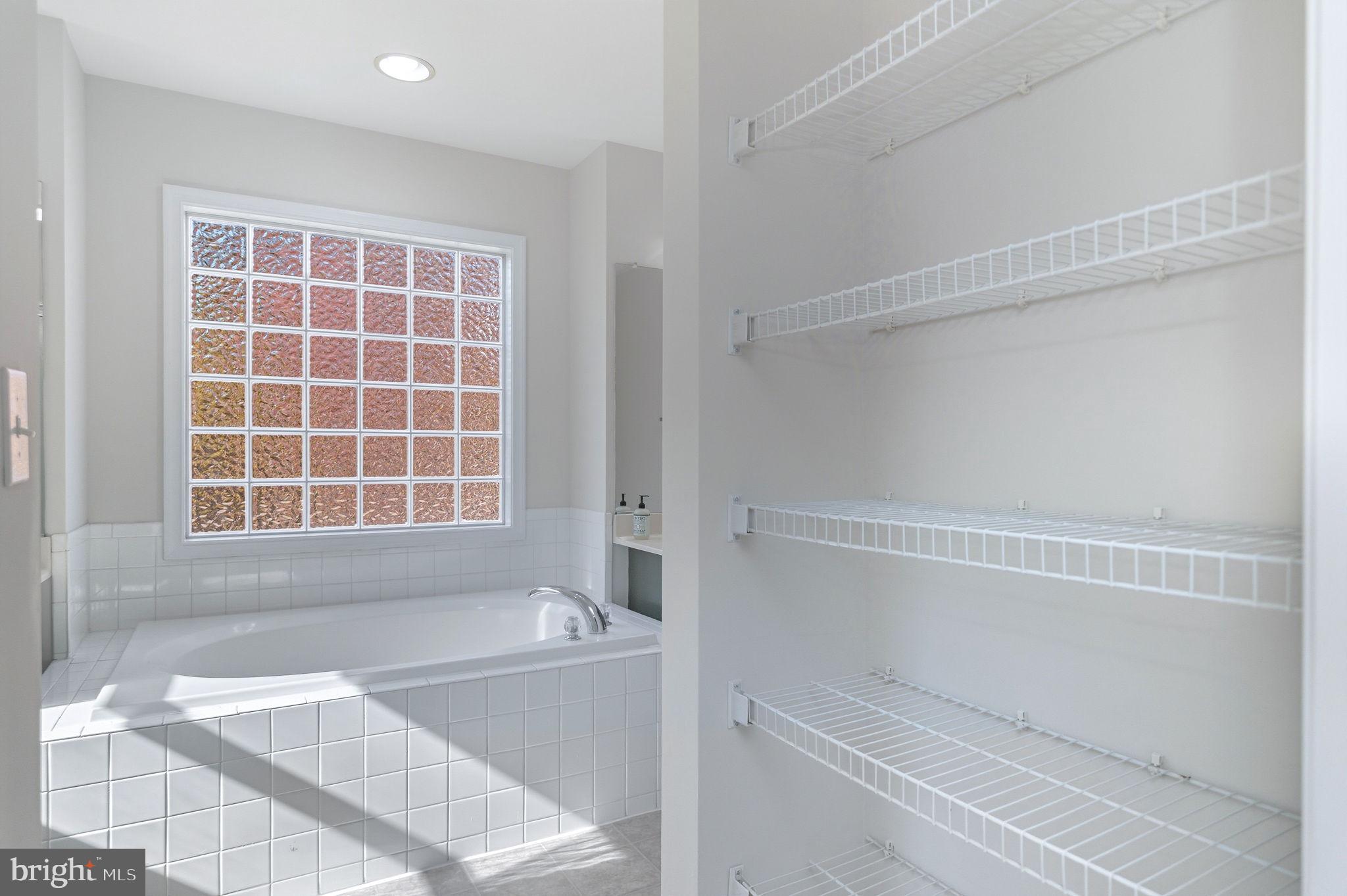 FRESHWATER ESTATES - Residential