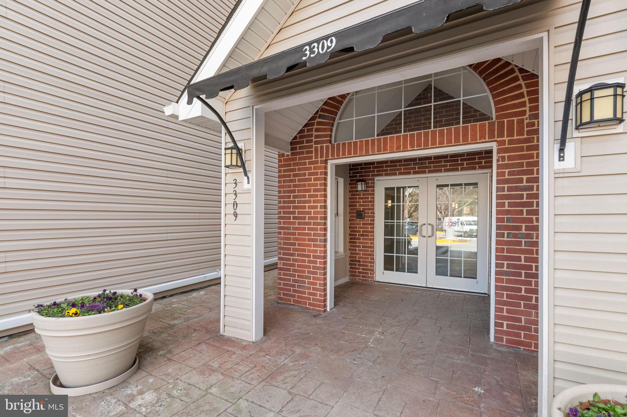 POINTE AT PARK CENTER - Residential