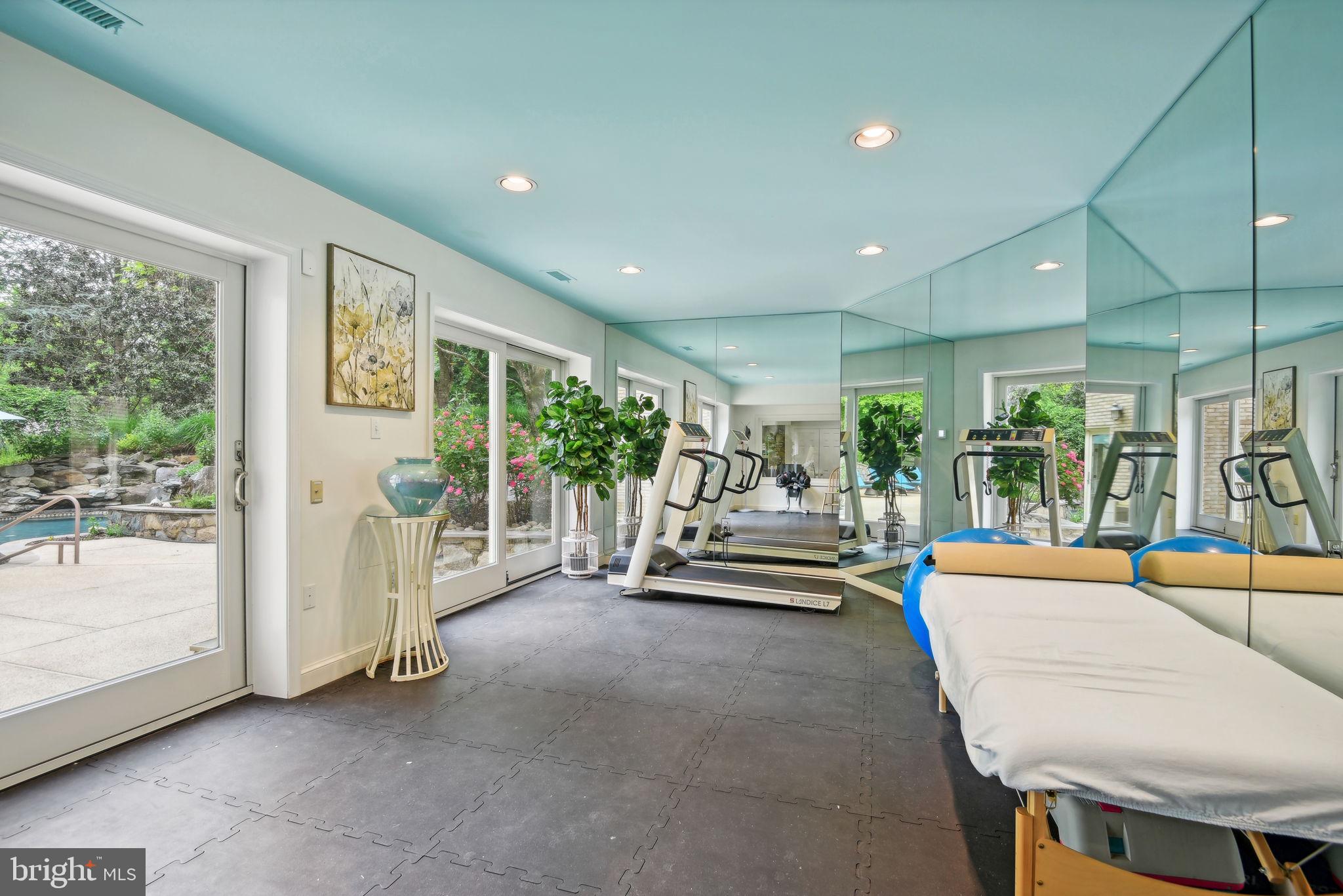 FALCONHURST - Residential