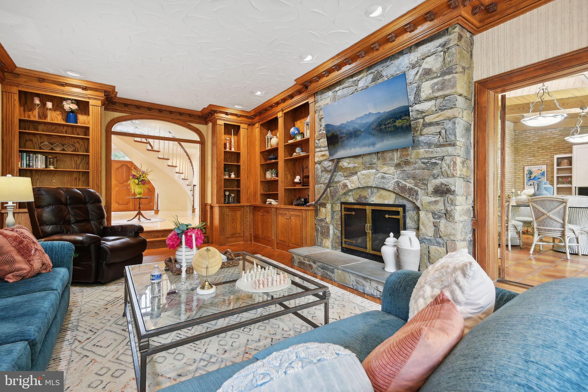 FALCONHURST - Residential