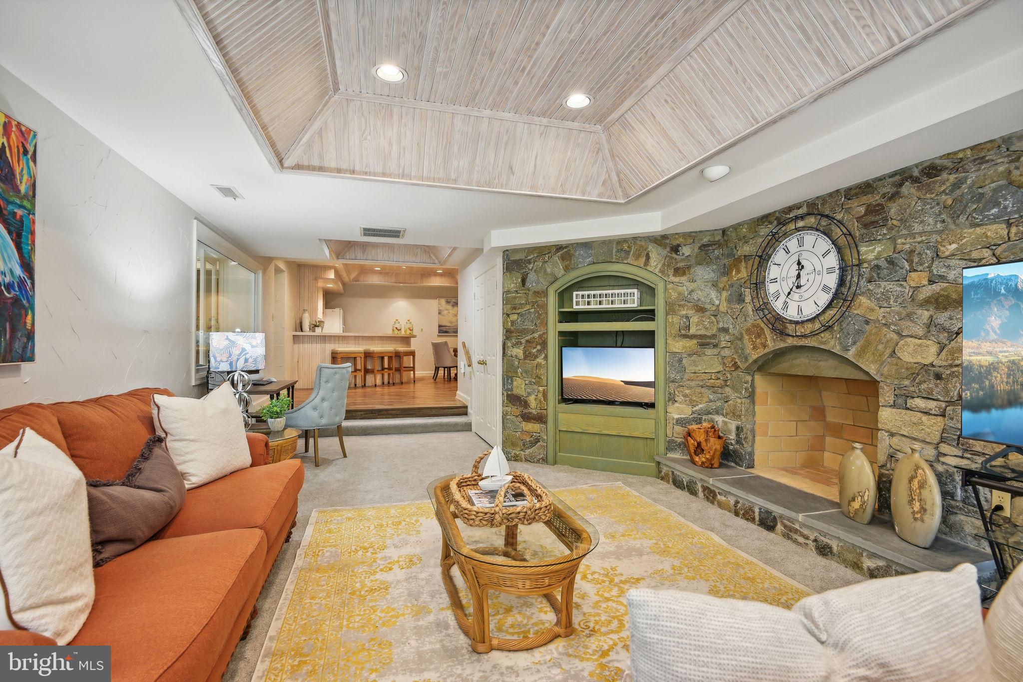 FALCONHURST - Residential