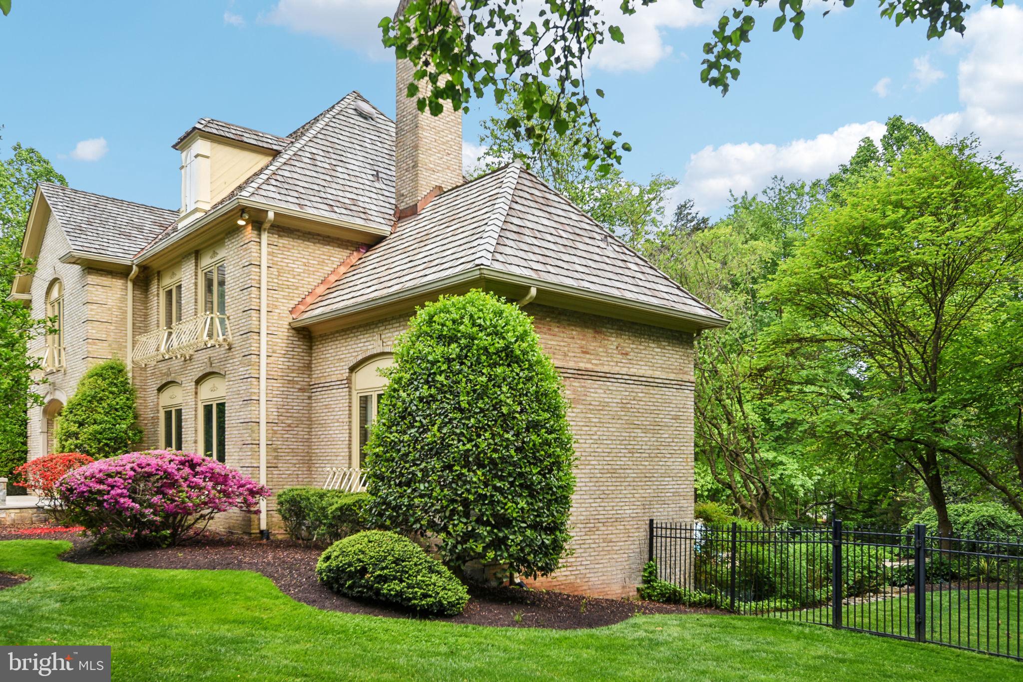 FALCONHURST - Residential