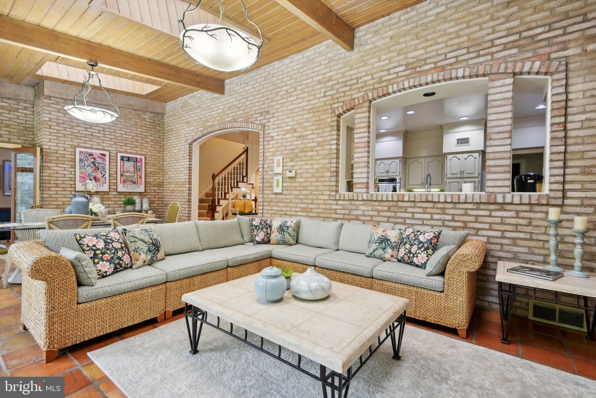 FALCONHURST - Residential