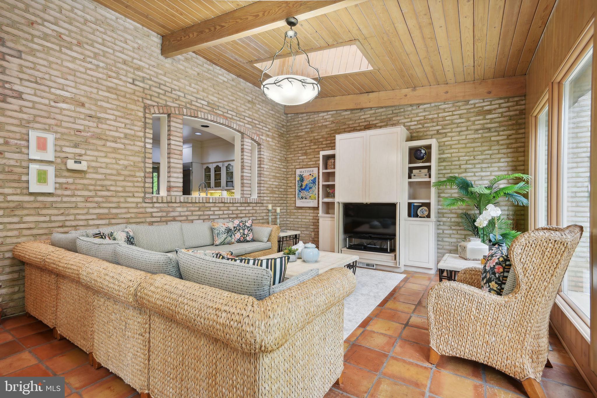 FALCONHURST - Residential