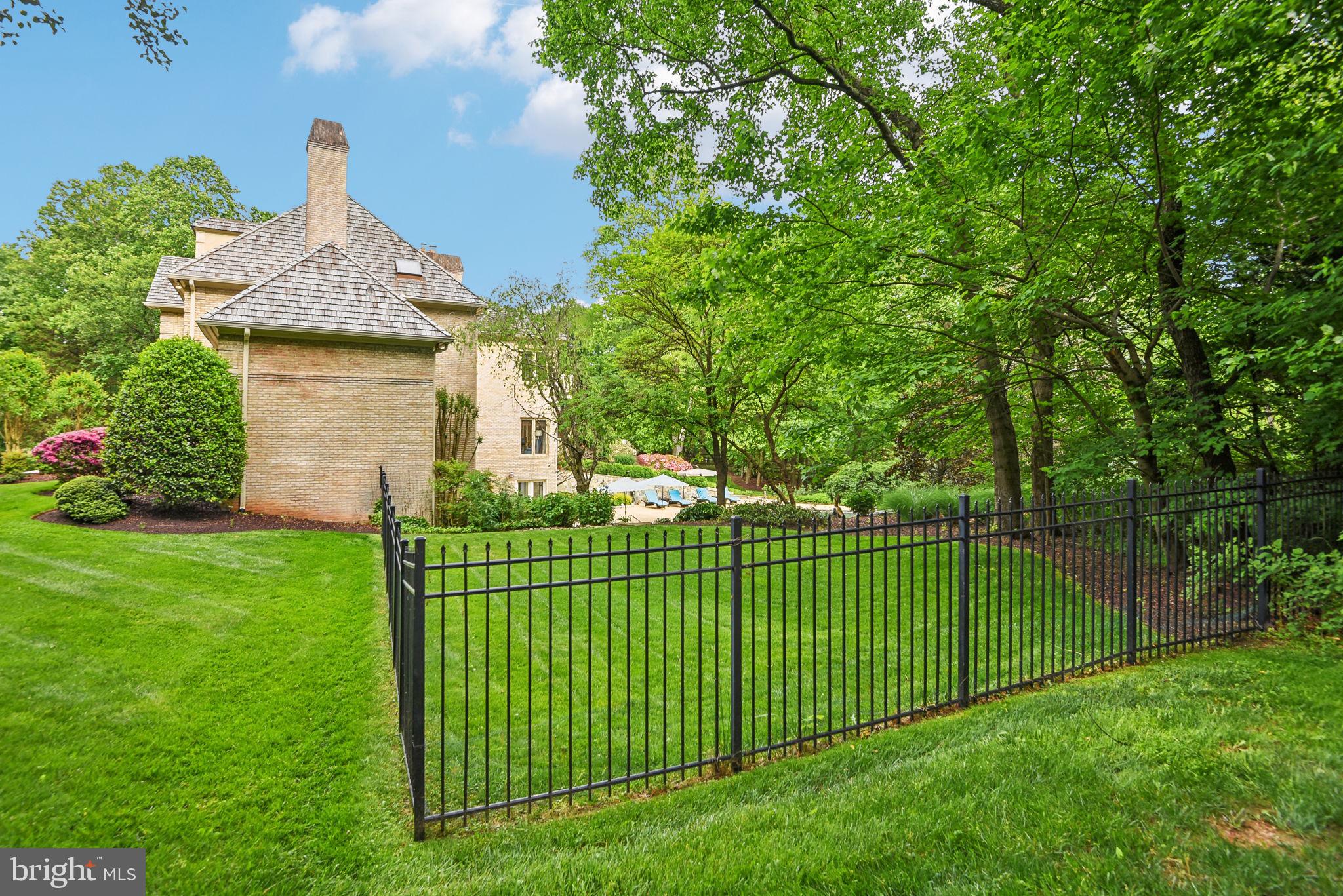 FALCONHURST - Residential