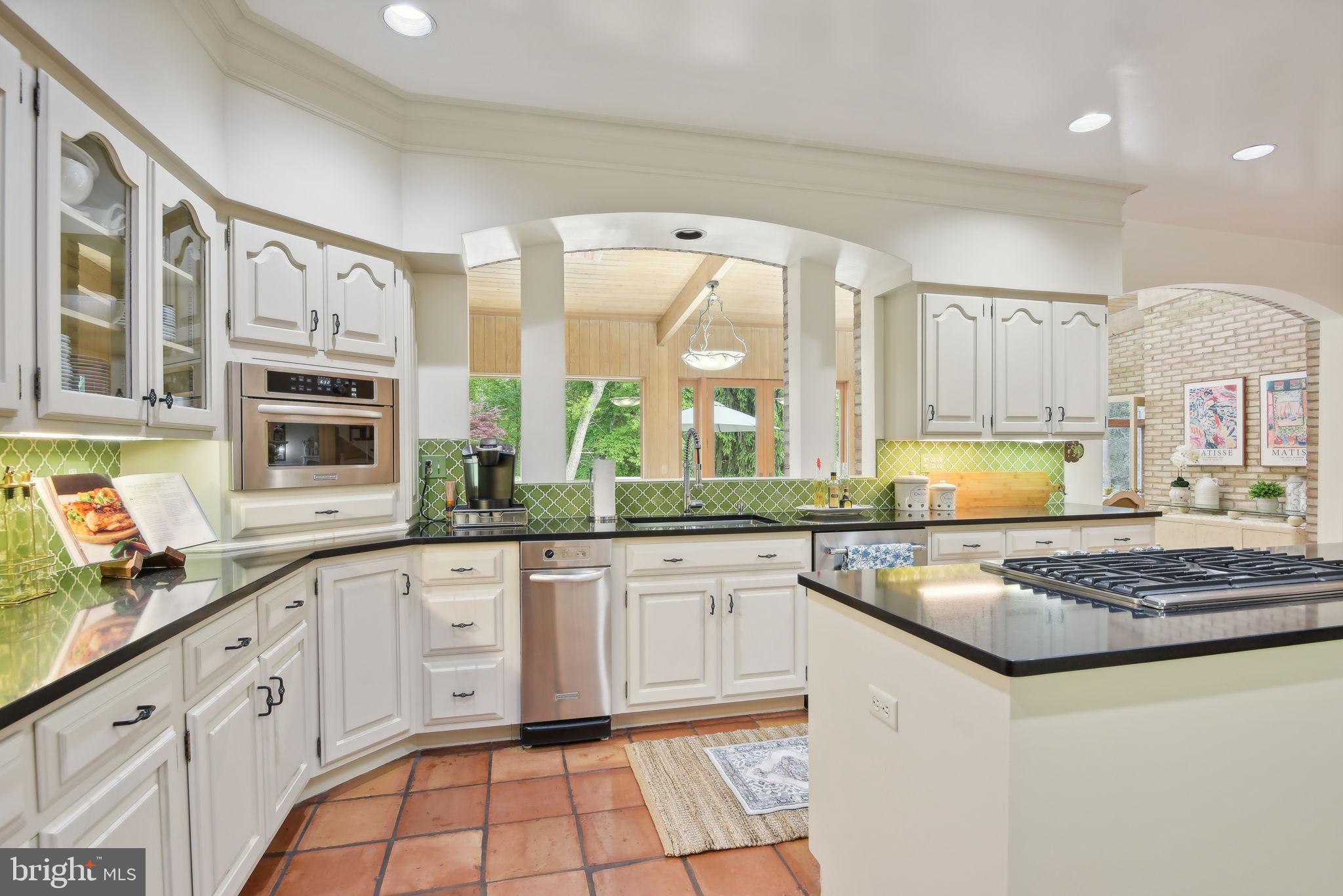 FALCONHURST - Residential