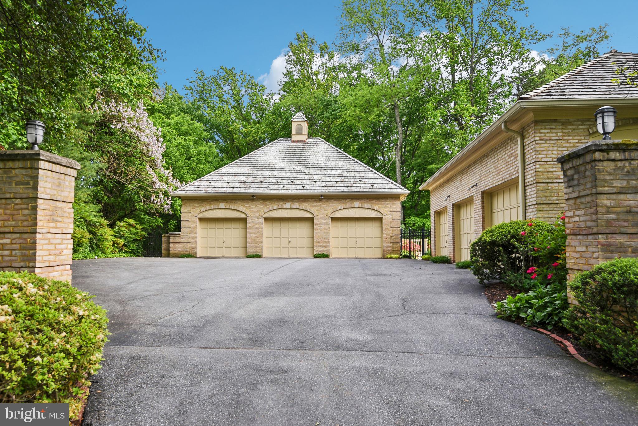 FALCONHURST - Residential