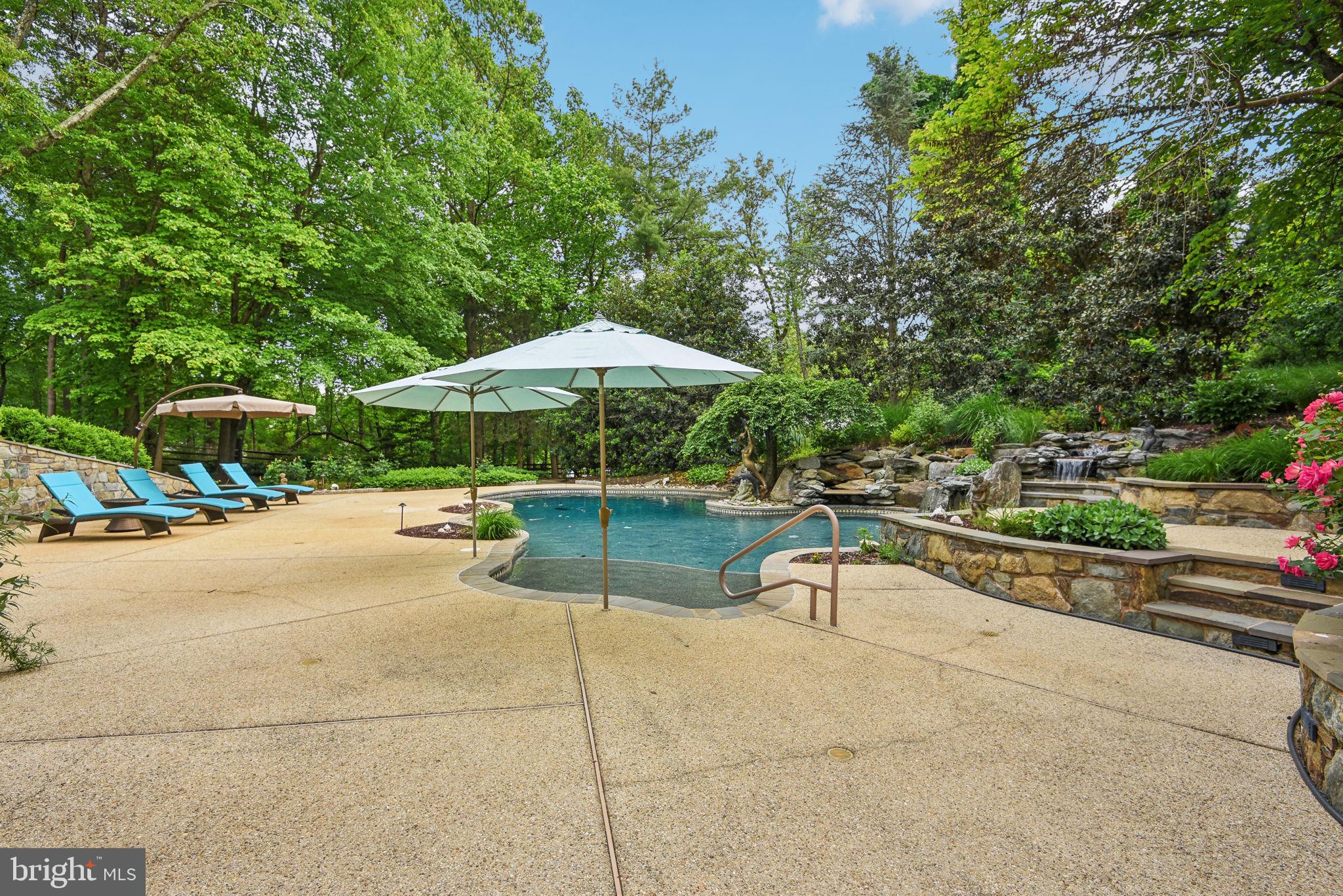 FALCONHURST - Residential