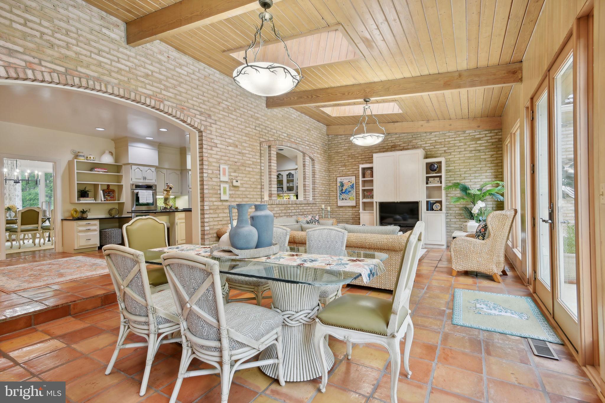 FALCONHURST - Residential