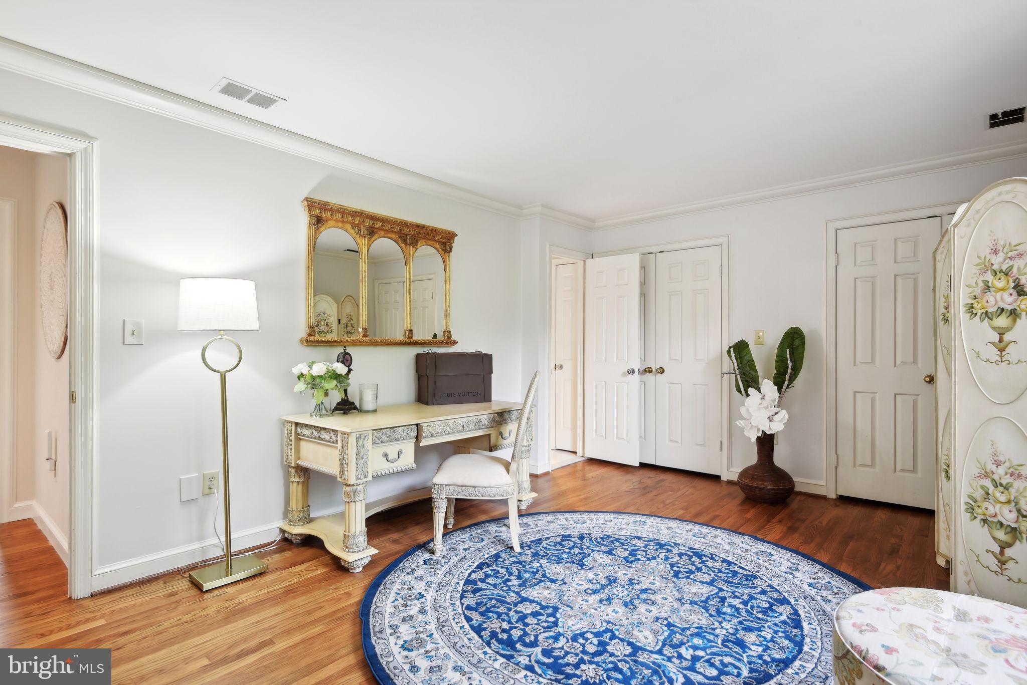 FALCONHURST - Residential