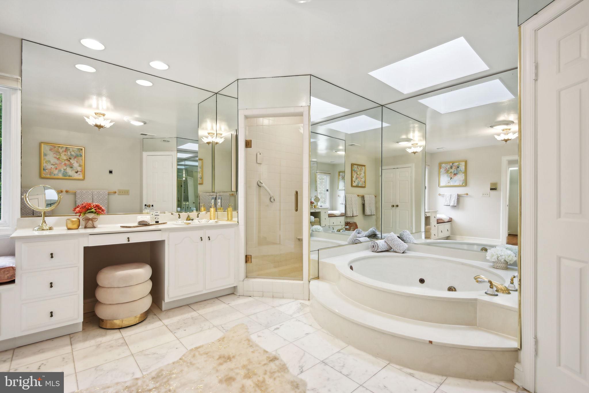 FALCONHURST - Residential