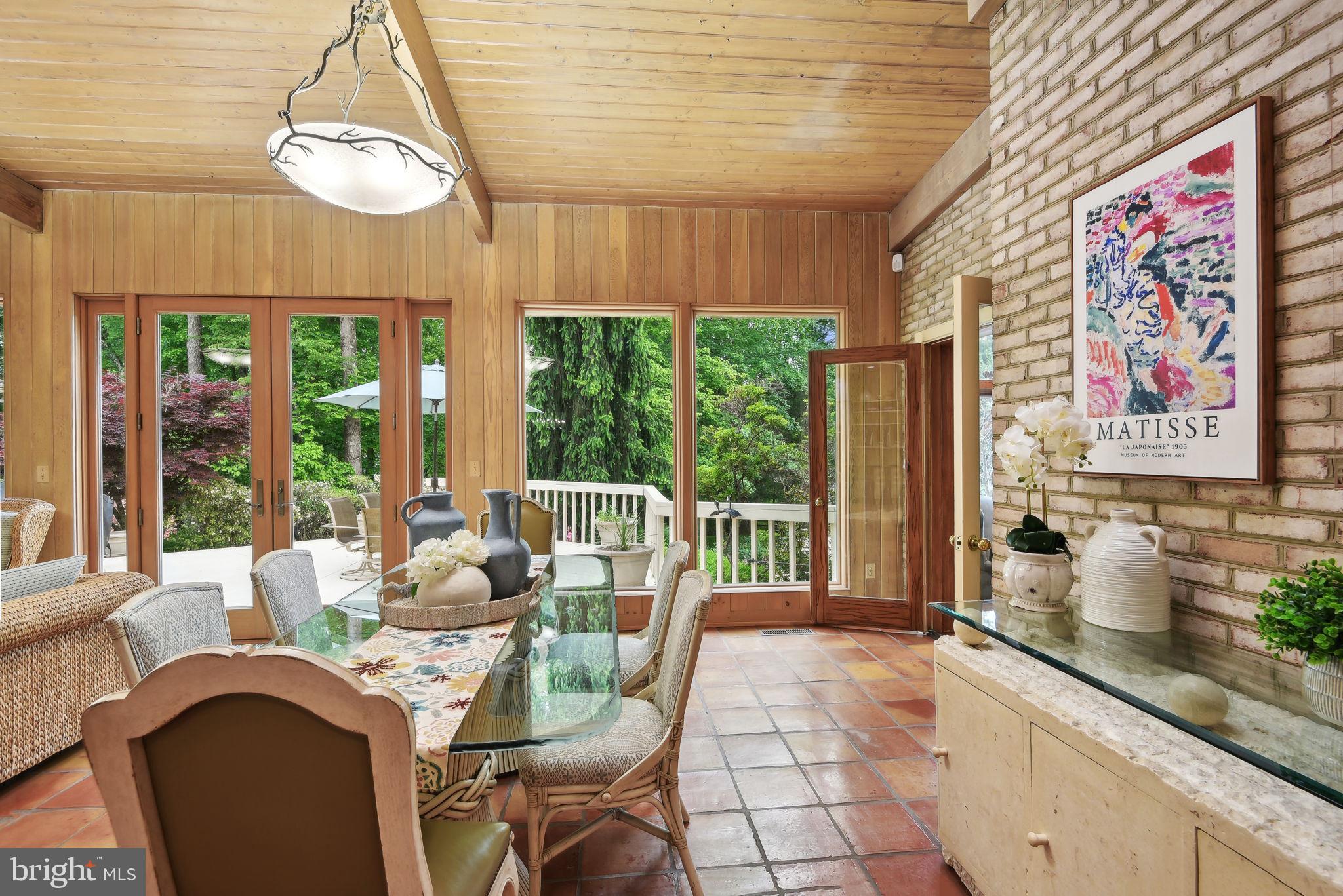 FALCONHURST - Residential