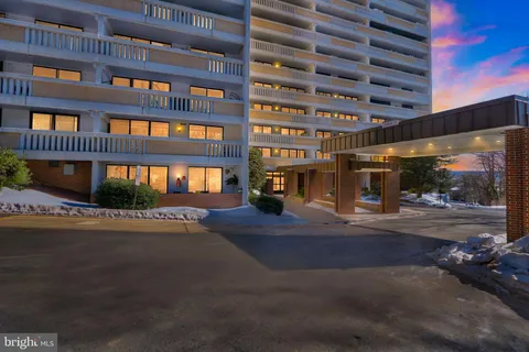 6101 Edsall Road Unit 1704, Alexandria, VA MLS: VAAX2053618