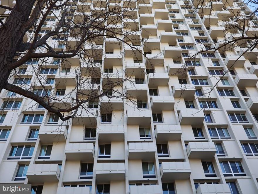 Great location! This spacious one-bedroom, one-bathroom condominium in the Hopkinson House HOA features a large living room, dining area, and kitchen, along with a private balcony offering beautiful city views.

Ideally situated in the highly desirable Washington Square neighborhood of Philadelphia, the building provides 24-hour security and concierge service for added convenience and peace of mind. Residents also have access to a seasonal rooftop pool with stunning skyline views (available for an additional fee).

Parking is available nearby through local garages for a monthly fee. The property is just a short walk to neighborhood shops, dining, entertainment, and Pennsylvania and Jefferson Hospitals.