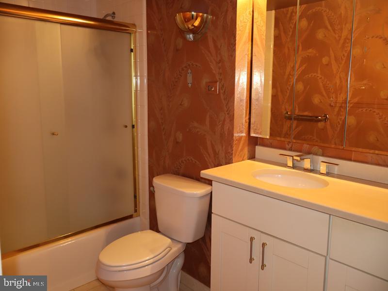 WASHINGTON SQ - Residential