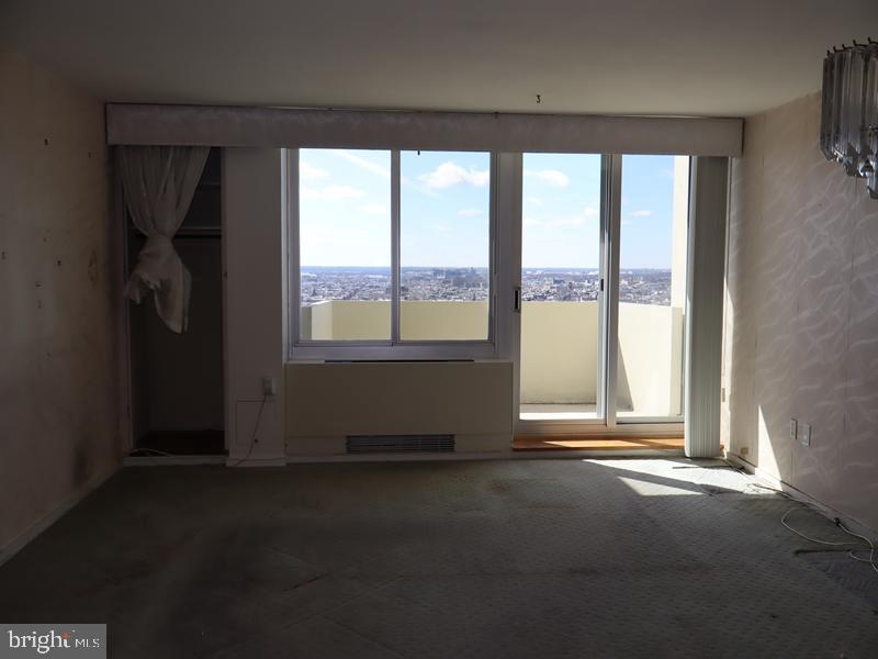 WASHINGTON SQ - Residential