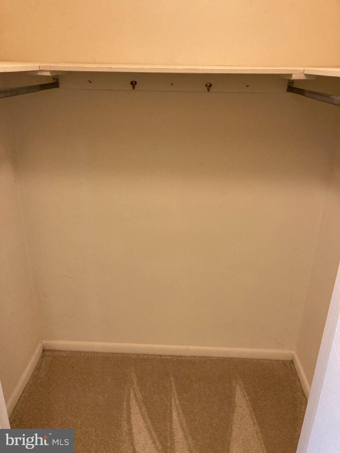 RIVER TOWERS - Residential Lease