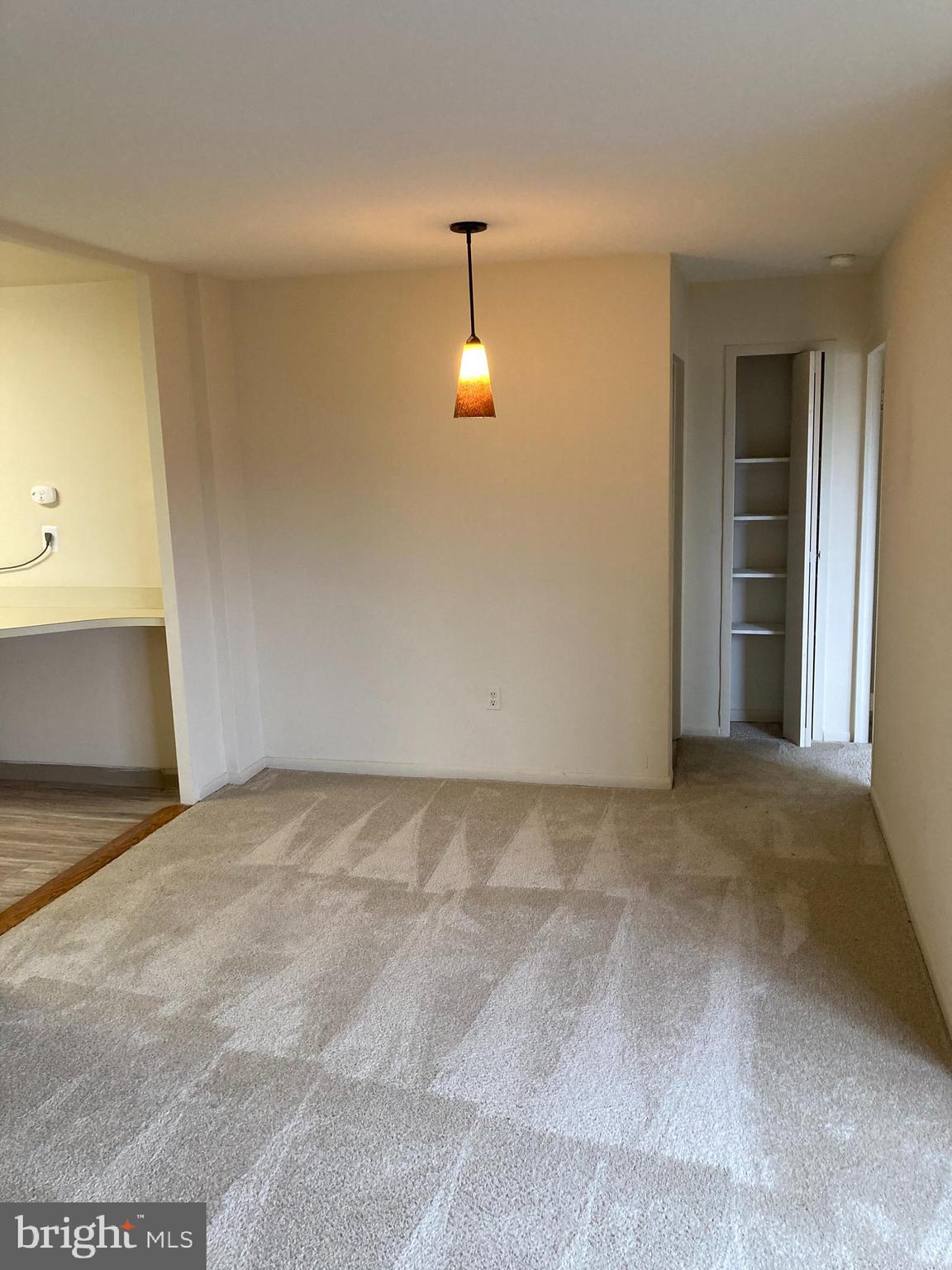 RIVER TOWERS - Residential Lease