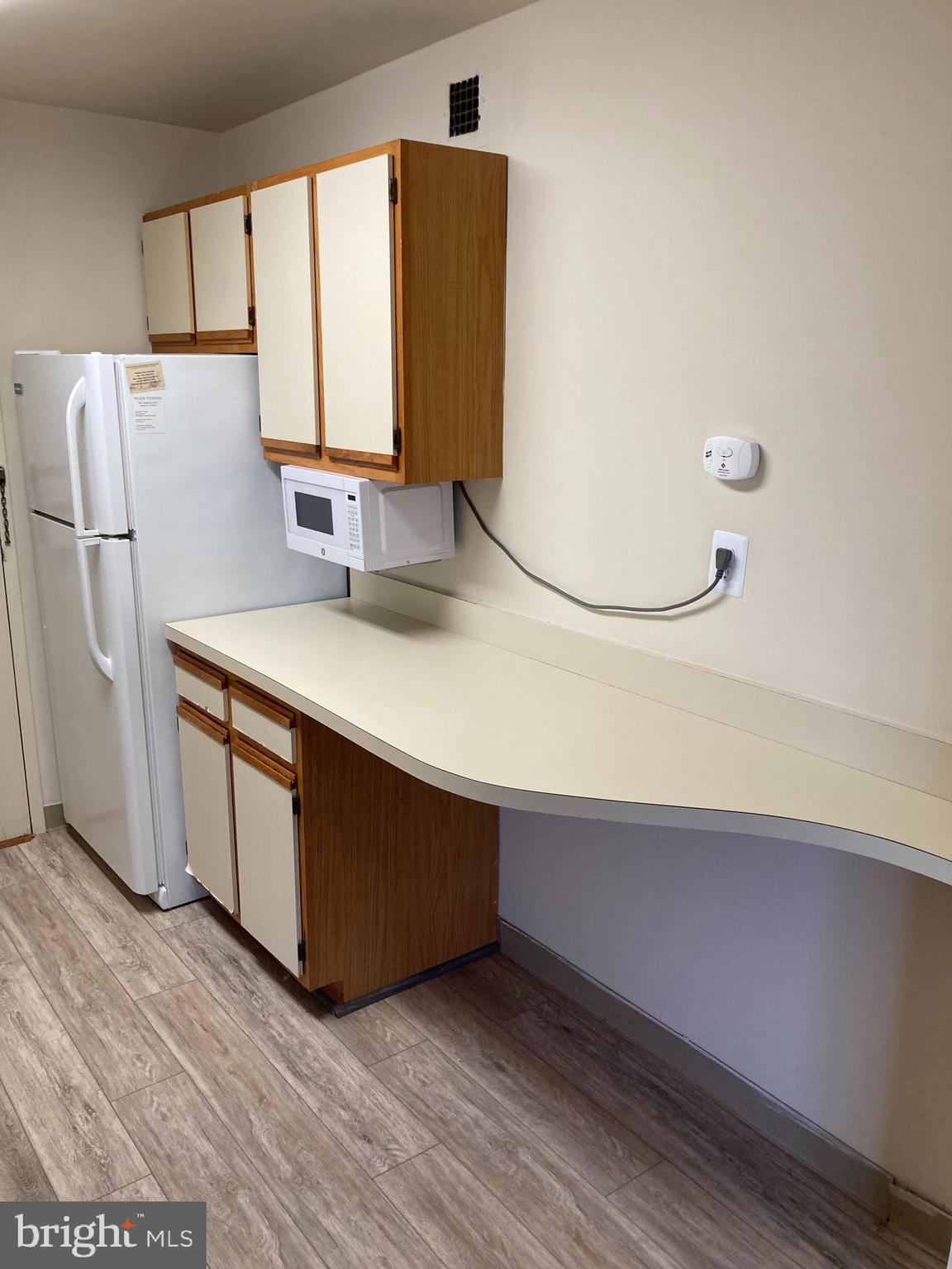 RIVER TOWERS - Residential Lease