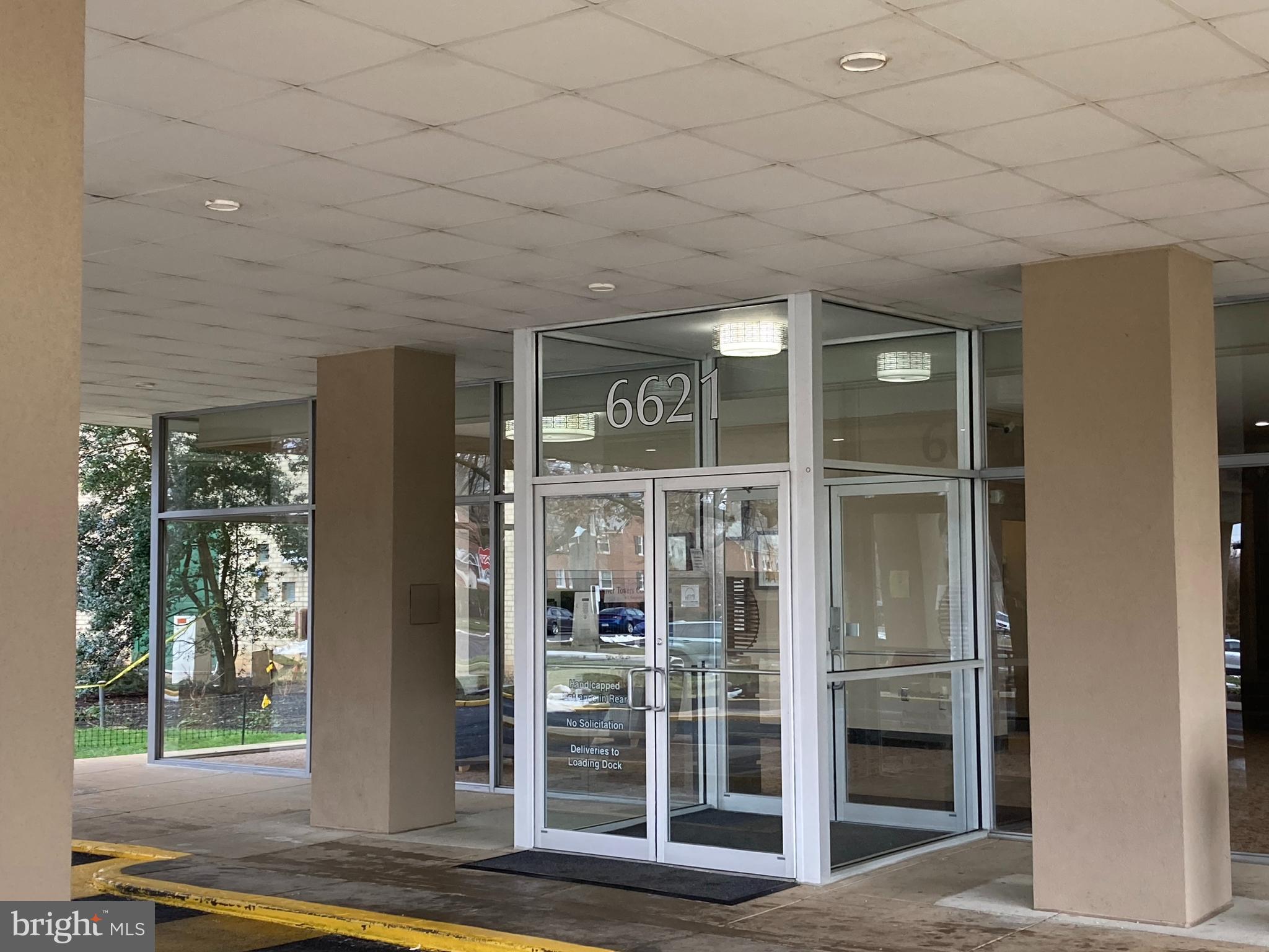 RIVER TOWERS - Residential Lease