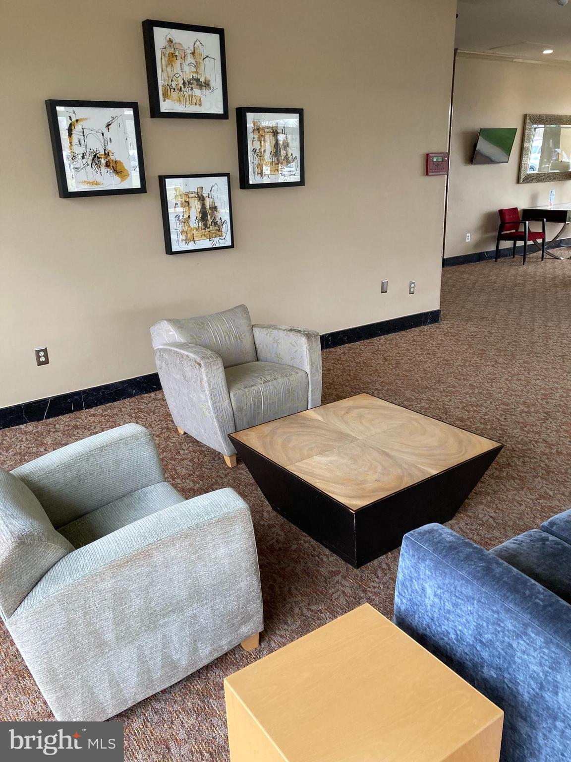 RIVER TOWERS - Residential Lease