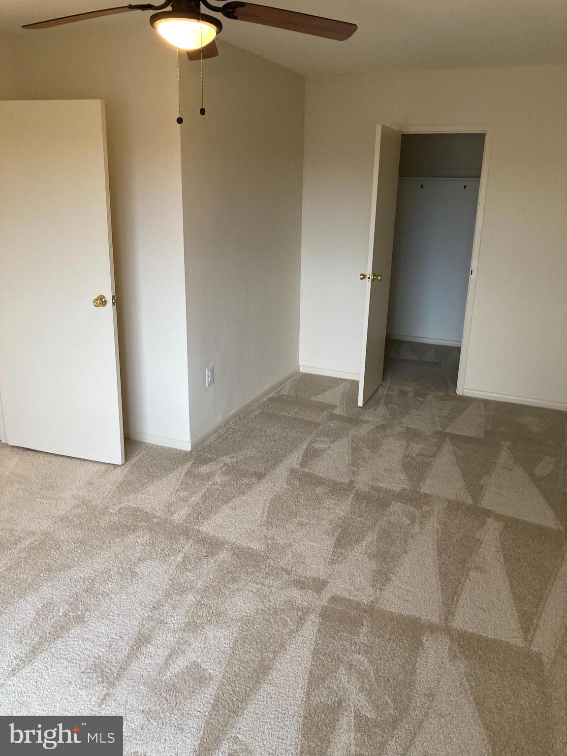 RIVER TOWERS - Residential Lease