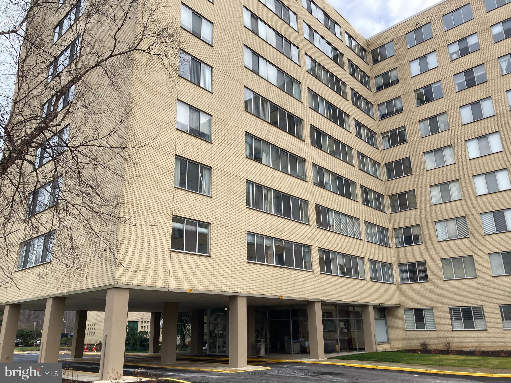 RIVER TOWERS - Residential Lease