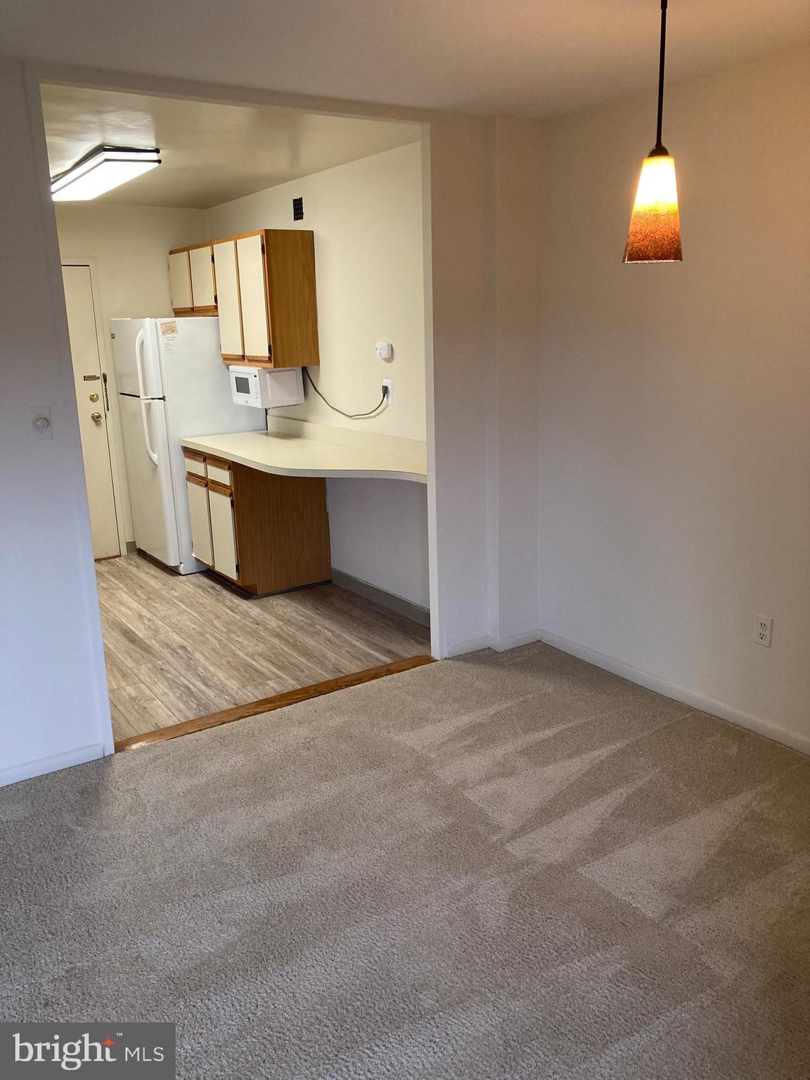 RIVER TOWERS - Residential Lease